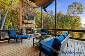 Honeysuckle Chalet - Luxe Mountain Chalet - Hot Tub, Wi-Fi, Pool Table, Party Deck, Fire Pit - 15 mins to Blue Ridge! - Image 2