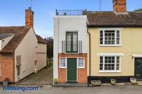 28 Church Ponds, Castle Hedingham - Image 1