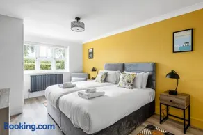 Waterside Cottage - Hot Tub, Mooring, Arcade, Bar - Image 3