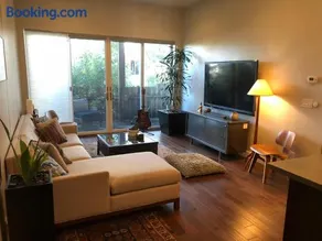 Beautiful Cottage, hot tub, in great neighborhood - Image 1