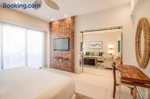 2 Bed 2 Bath Luxury Villa Suite - Image 2