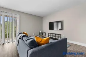 Elegant Escape Prime Location & Style - Image 2