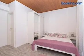 Apartment Vera i Ćiro Novak, sea view and free parking - Image 4