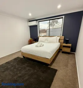 Executive Denman Home - Image 2