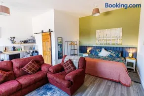 Modern Barn Conversion - Image 5