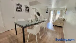 Comfortable Townhome 2BR 1-5BA - Near UF & Shopping Dining - Image 2