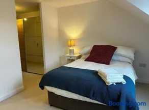 Andover Charming Three Bedroom House - Image 3