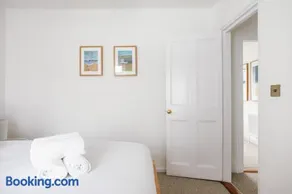 Cosy period cottage 2min walk to the beach - Image 3