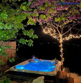 Modern cottage, views and a jacuzzi - Image 4