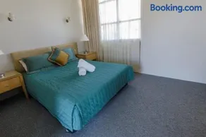 Lochinvar Hotel Motel - Image 1