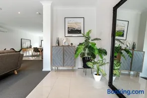 VAQUAY Contempo In Flemington - Image 3