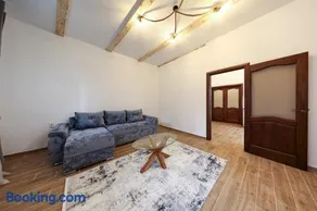 Casa Schei - Image 1