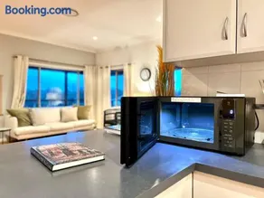 Cooranbong Farm Stay-7 Bedrooms Cottage with Pool and Tennis Court - Image 4
