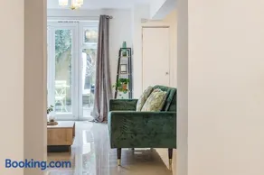 Trendy One Bedroom Apartment - Image 5