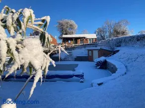 The Gin Palace with seasonal swimming pool - Image 3