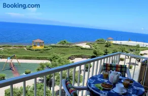 Bellavista - comfortable seafront apartment fully airconditioned - 3 bedrooms, 2 bathrooms - Image 1