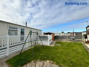 6 Berth Beautiful Caravan - Image 3