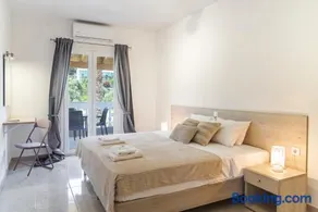 Senillosa Apartments - Image 3