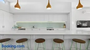 Tea Trees - Modern Townhouse, Village and Beach - Image 4
