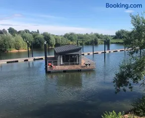 The Floating Home at Upton - Image 3