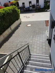 Luxuriouse, Möblierte 2 Zimmer Wohnung mit separaten Eingang, Balkon und eigenem Parkplatz vor dem Eingang - Image 3