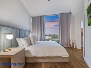 4Bedroom/ 2bath 2100sq ft Thorton Park Master Suite - Image 2