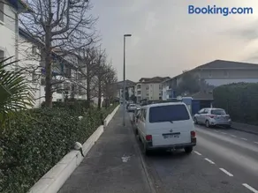 Bayonne appartement 3 pièces de 63m2 avec terrasse,parking et wifi - Image 3