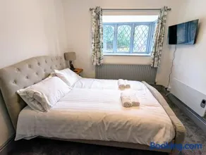 Private Ensuite Room - Image 3