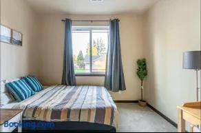 Lynnwood Stunning Newly Build Home - Image 2