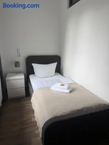 BIELEFELD CITY APARTMENTS - komfortable Einzelzimmer und Doppelzimmer - moderne Badezimmer, schnelles WLAN, Self-Check-In - Image 3
