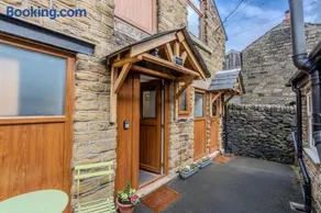 Chunal Apartment Central Glossop - Image 4