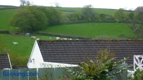 Sunny detached bungalow, Nr Looe - Image 2