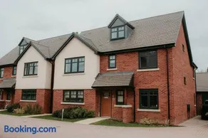 Exclusive 5 Bed Family House in Village Location - Image 2