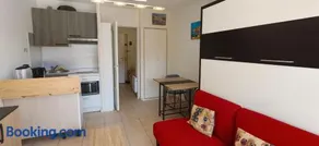 Studio with Balcony Pool & Parking - Image 4