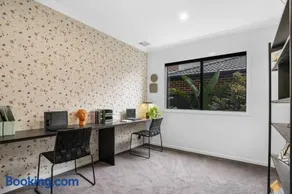 Brand New Modern 4 Bedroom Luxury Retreat - Image 5