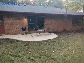 Muncie 3 bed 2 bath entire home lots of kids toys and two high chairs - Image 3