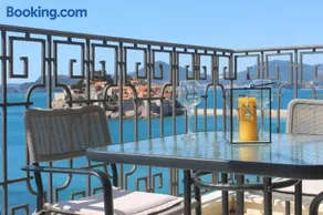 Sveti Stefan Beach Apartment - Image 2