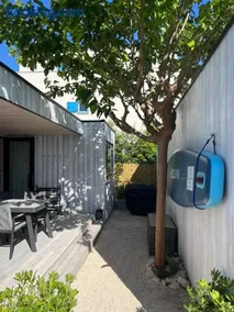 Mobile villa by the sea with a pool - Image 4