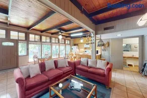Funshine | Riverfront house in Mc Queeney with guest house, river views, grill - Image 2