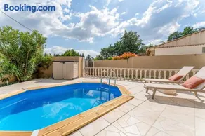 Villa avec piscine-3 chambres-Jardin-10 min Avignon - Image 1