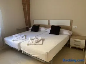 Apartamentos La Unión - Image 3