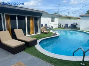 Luxury Pool Villa // 5BD 4BA - Image 3
