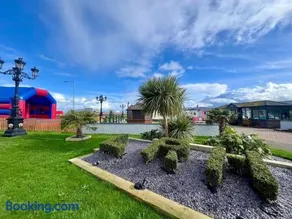 Luxurious caravan in Lyons Holiday Park Rhyl - Image 2