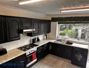5 Bedroom house Doncaster - Image 2