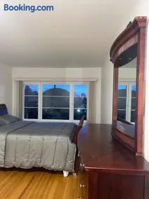 Home in West Vancouver - Image 2