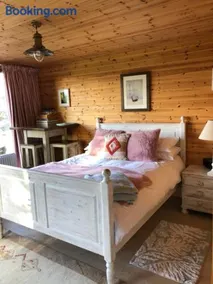 Self Contained Garden Studio with stunning views - Image 2