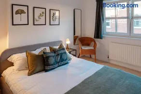 Calm Cosy House with Beautiful Riverside Walk to Centre - Image 5