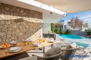 Modern Oasis: 4 Bedroom Villa in Ibiza City, 1263 - Image 3