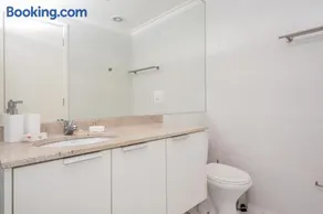BHaus Morumbi IN Jardim Sul - Apartamento 50m2 com Varanda e Linda Vista 19o andar - Cama Queen - Academia - Piscina - Lavanderia - Próximo ao Shopping Jardim Sul - Vaga de Garagem - Acomoda 2 adultos e 1 criança - in4 - Image 3
