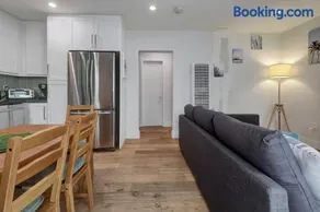 Feel At Home At A One Bedroom Apt 1 Block From The Beach - Image 4
